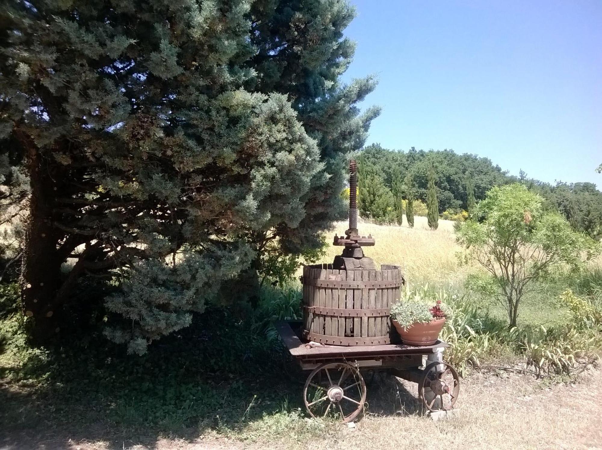 Le Val Leron Bed & Breakfast Valaurie Bagian luar foto