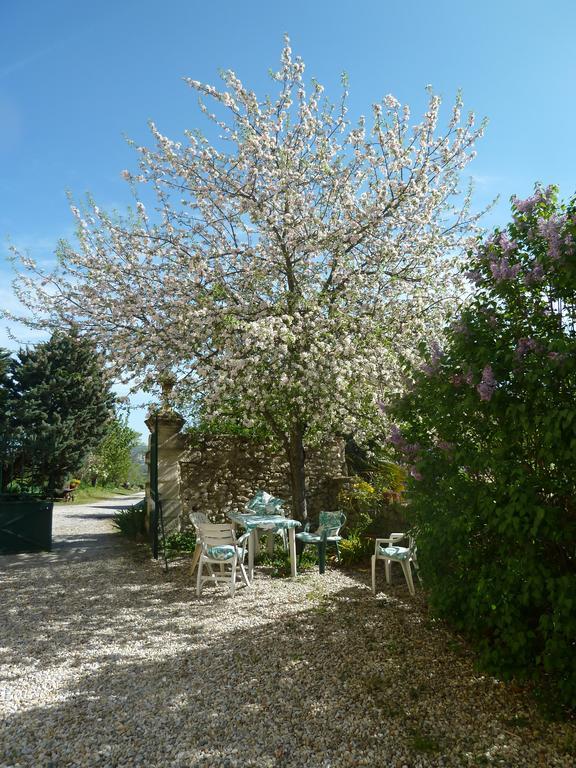 Le Val Leron Bed & Breakfast Valaurie Bagian luar foto