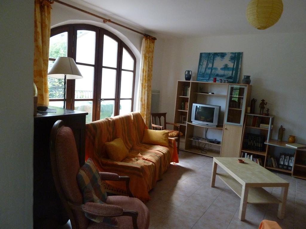 Le Val Leron Bed & Breakfast Valaurie Bagian luar foto