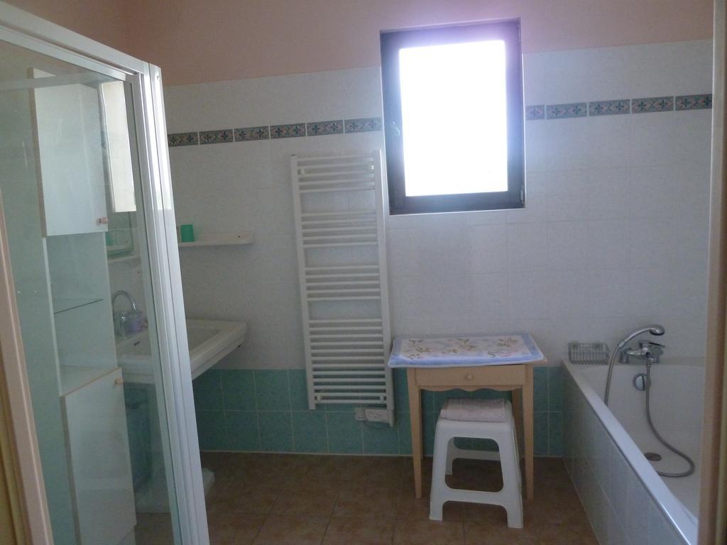 Le Val Leron Bed & Breakfast Valaurie Bagian luar foto