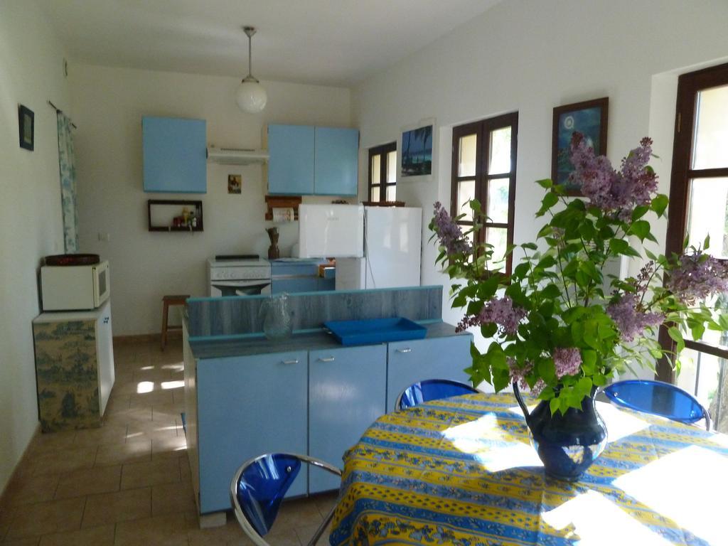 Le Val Leron Bed & Breakfast Valaurie Bagian luar foto