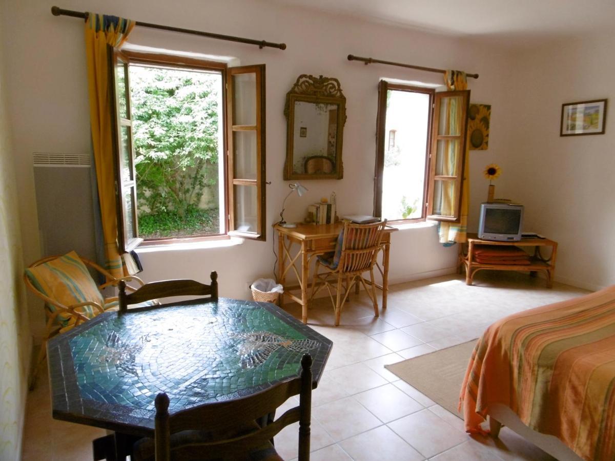 Le Val Leron Bed & Breakfast Valaurie Bagian luar foto