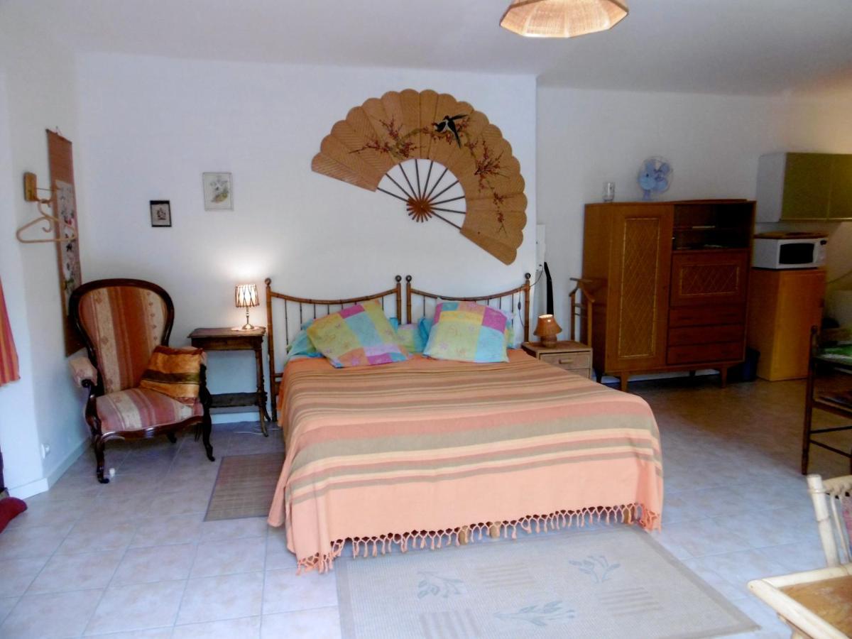 Le Val Leron Bed & Breakfast Valaurie Bagian luar foto