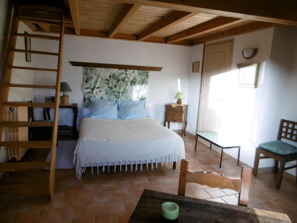 Le Val Leron Bed & Breakfast Valaurie Bagian luar foto